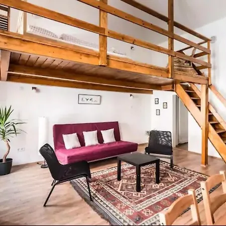 Spacious Lofted Place Next To The Pub District Apartman Budapest