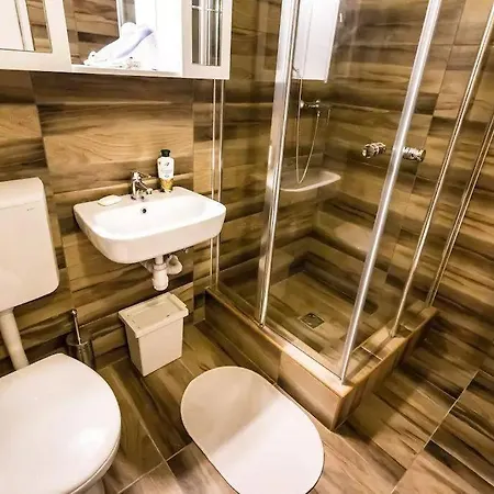 Spacious Lofted Place Next To The Pub District Apartman *